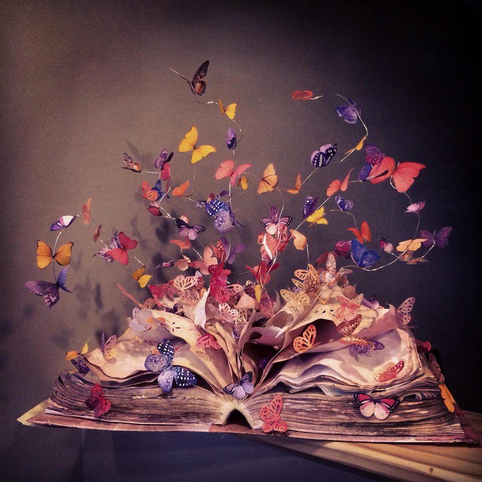 Книга цвет жизни. Сказочные цветы. Фантазийные цветы. Бабочки. Картина бабочки.